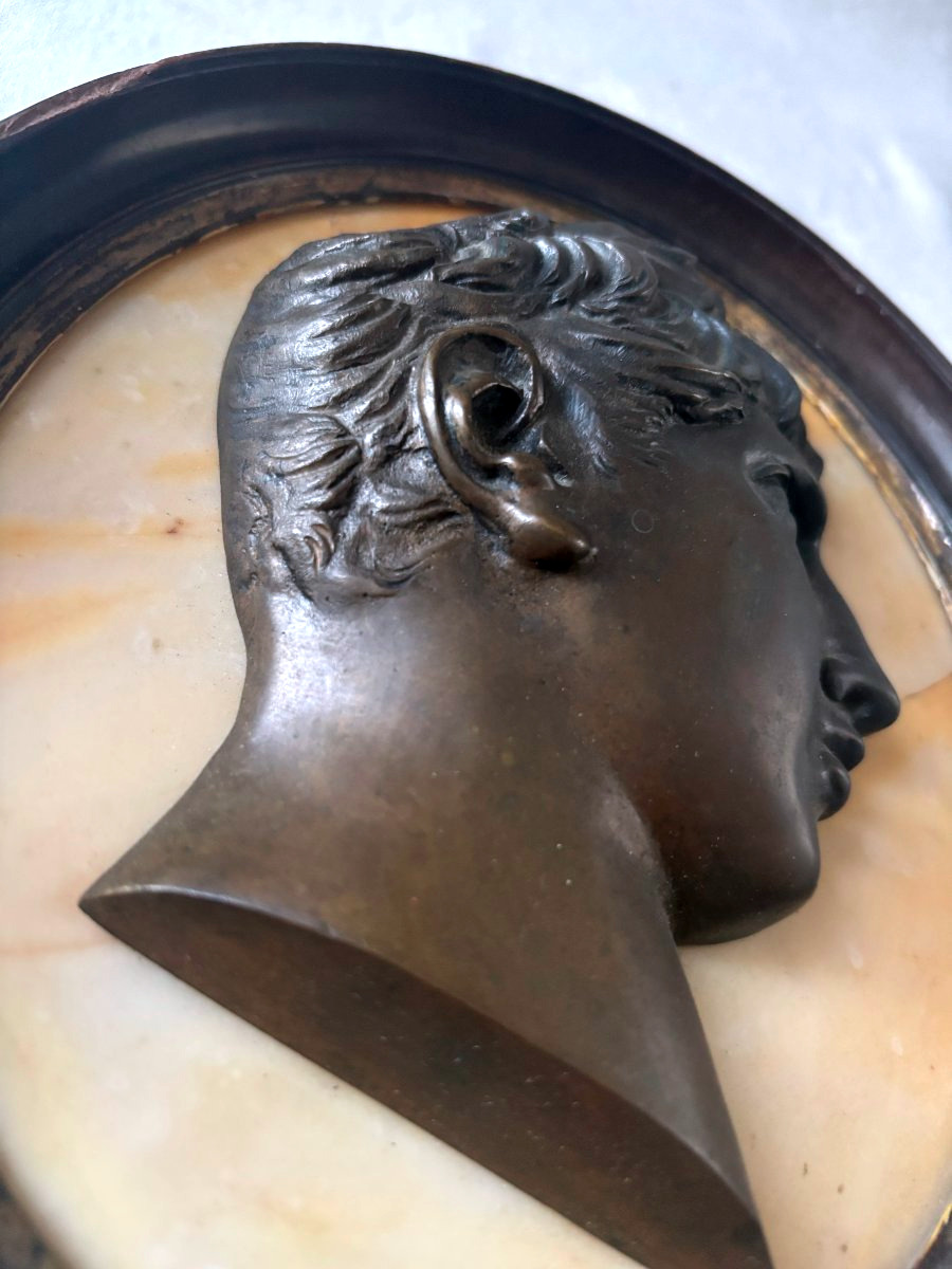 Médaillon profil d'un Dandy en bronze patiné-photo-2