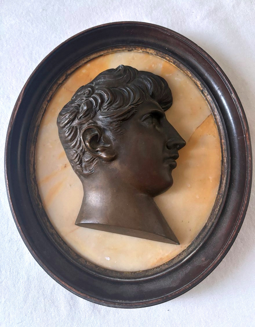 Médaillon profil d'un Dandy en bronze patiné