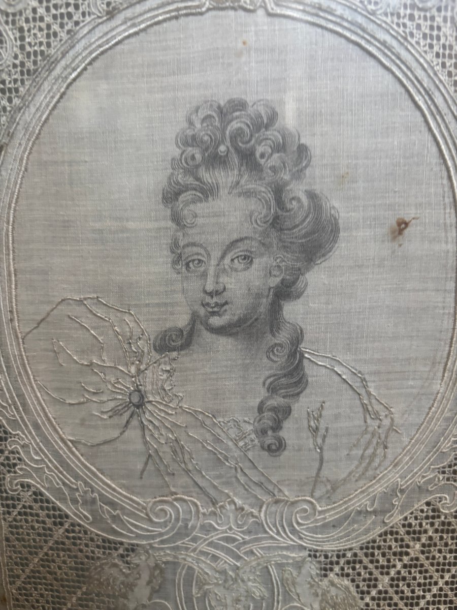 Paravent en acajou et dentelles à profils royal-photo-1