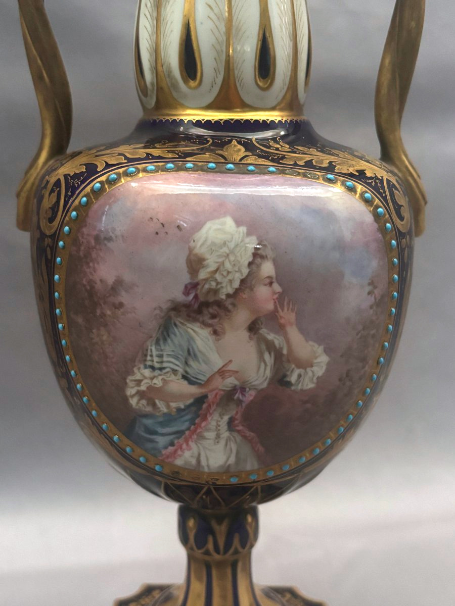Vase en porcelaine de Sèvres -photo-2