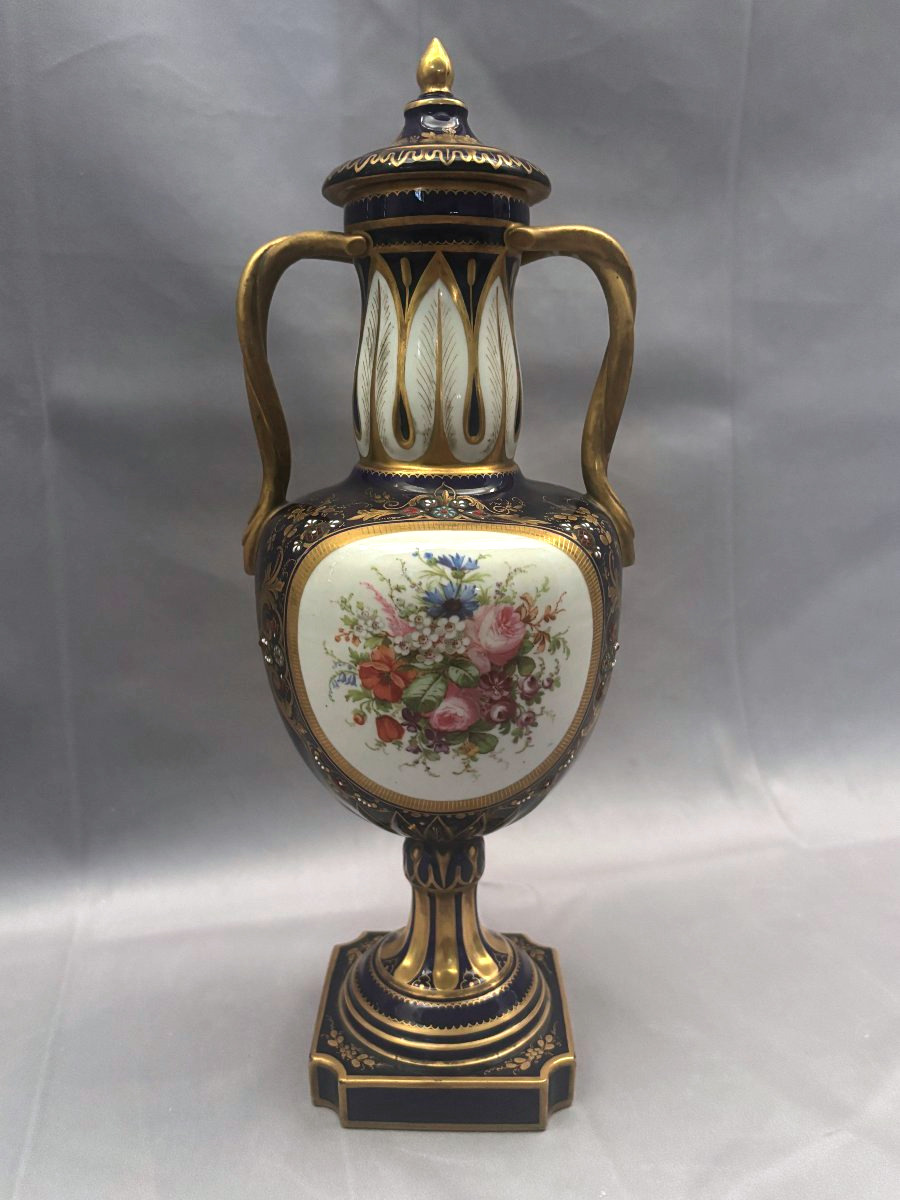 Vase en porcelaine de Sèvres -photo-4