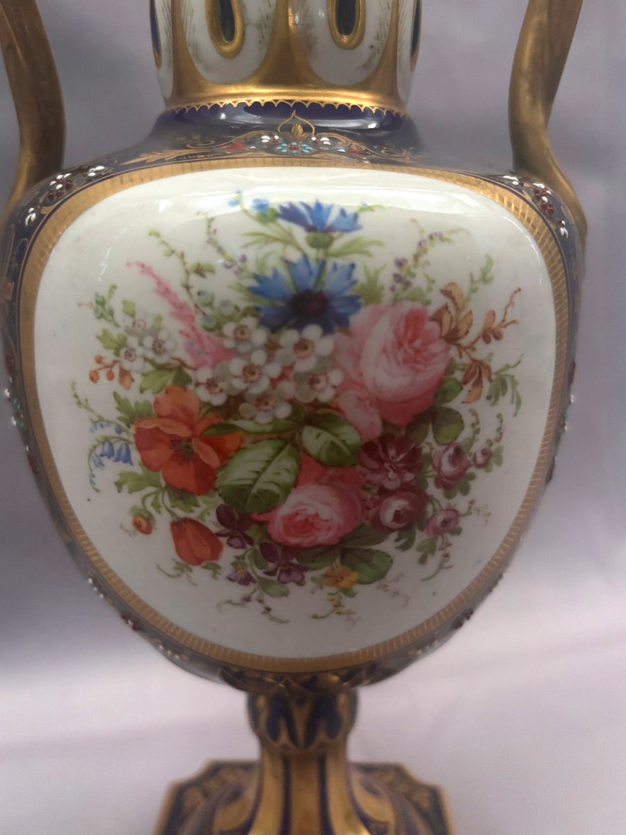 Vase en porcelaine de Sèvres -photo-1