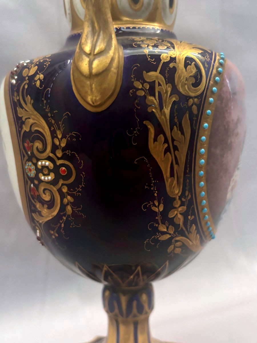 Vase en porcelaine de Sèvres -photo-2
