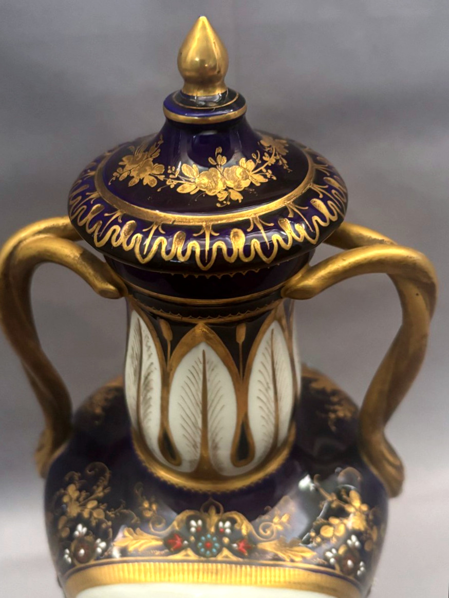 Vase en porcelaine de Sèvres -photo-4