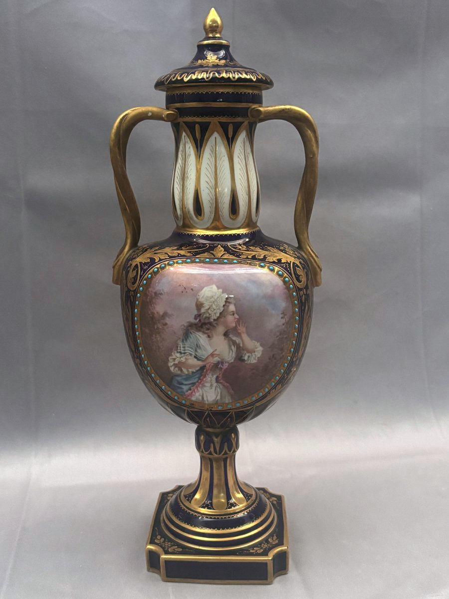 Vase en porcelaine de Sèvres 