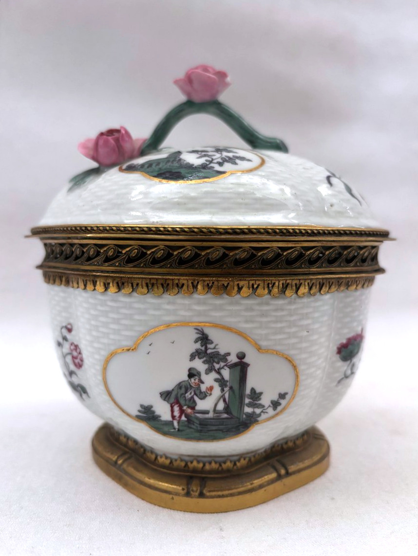 Covered Jar Made Of German Porcelain And Gilded Bronze-photo-2