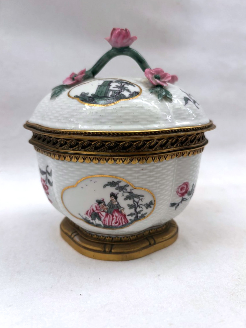 Covered Jar Made Of German Porcelain And Gilded Bronze-photo-1