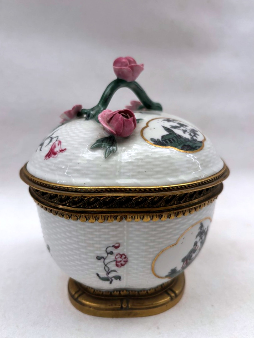 Covered Jar Made Of German Porcelain And Gilded Bronze-photo-2