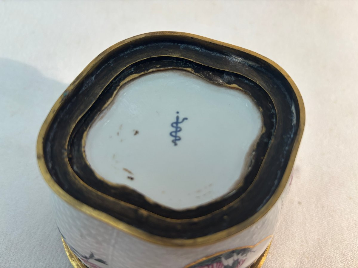 Covered Jar Made Of German Porcelain And Gilded Bronze-photo-6