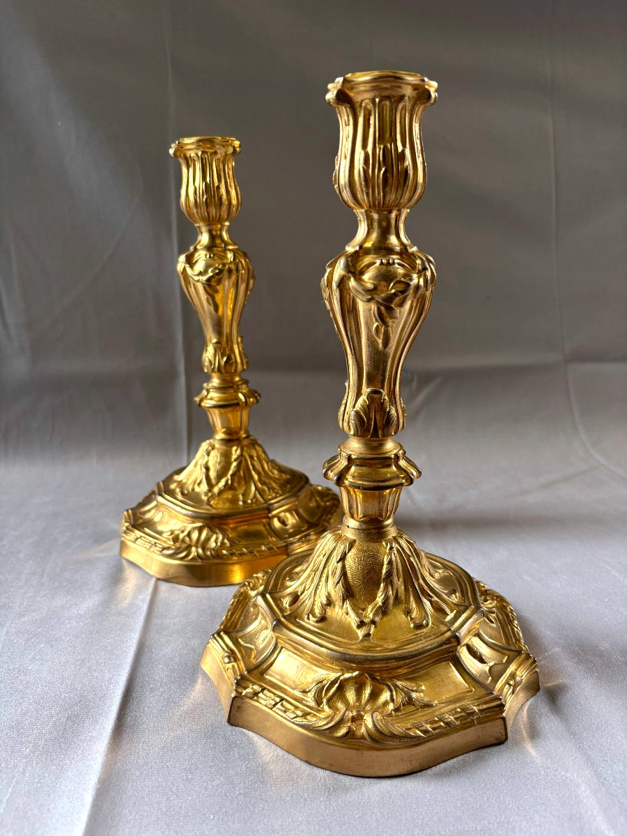Paire de flambeaux Epoque Louis XV bronze doré et armoiries-photo-2