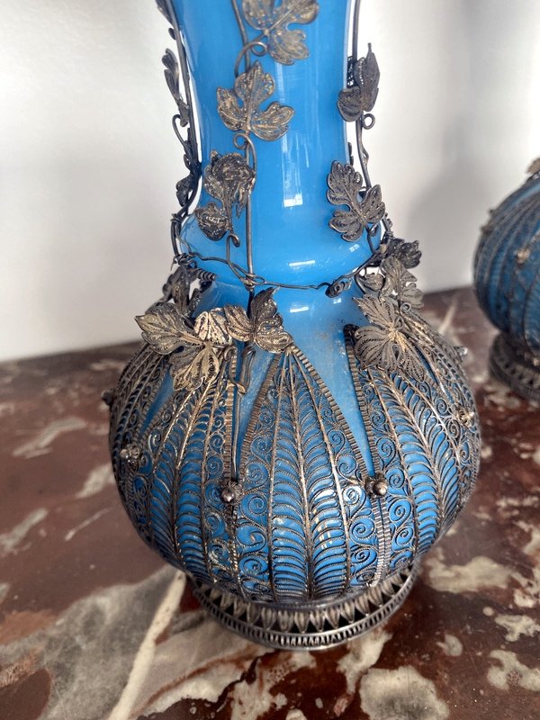 Paire De Vases En Opaline Bleu Et Monture En Argent-photo-3