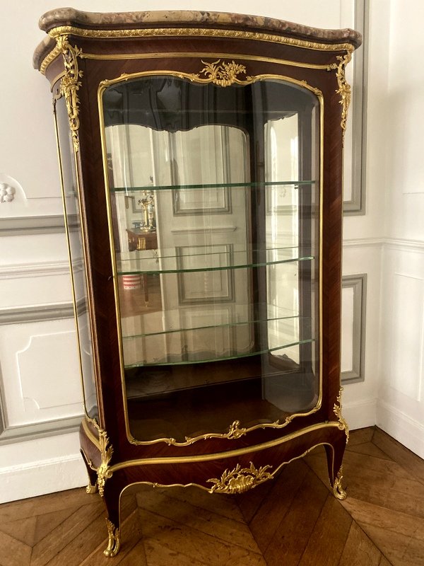 Vitrine Galbée Attribuée à Zwiener