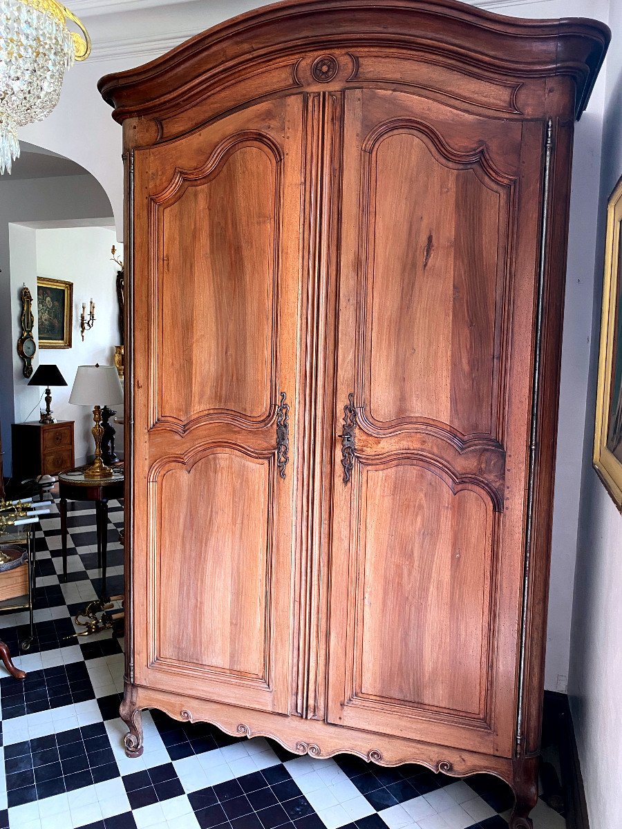 Armoire Louis XV En Noyer Massif