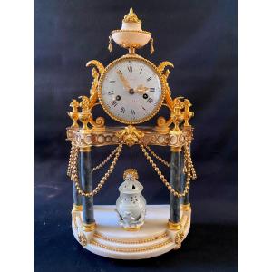 Pendule Louis XVI En Marbre Et Bronze Doré