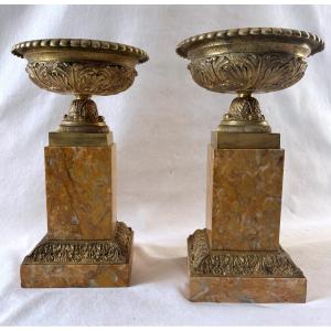 Paire de grandes coupes tazza en bronze et marbre