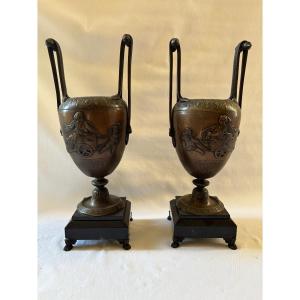 Paire de cassolettes en bronze et marbre