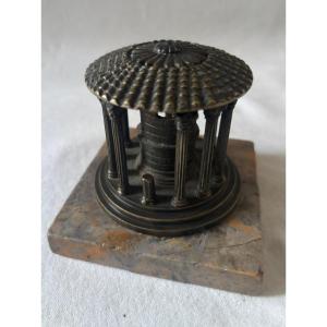 Objet du grand tour temple antique en bronze