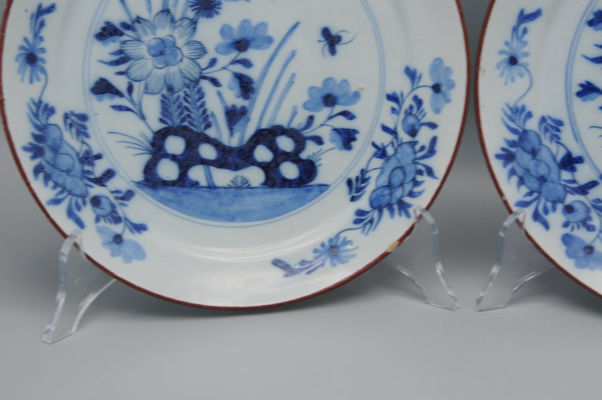 Paire d’assiettes en faïence de Delft à décor en camaïeu bleu, XVIIIe siècle-photo-4