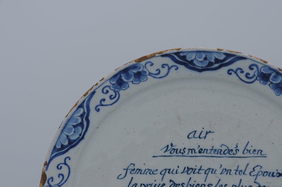 Assiette parlante en faïence de Delft à décor en camaïeu bleu, De Grieksche A, 1701–1735-photo-3