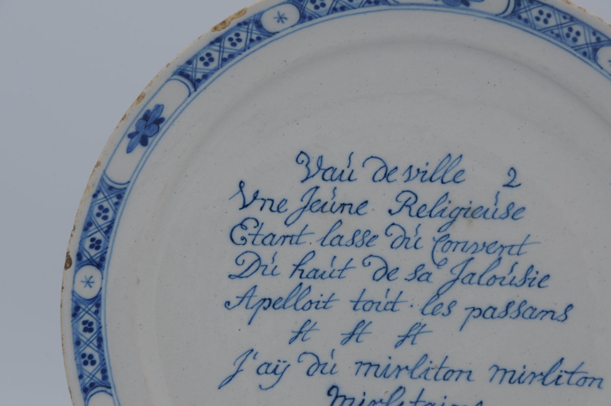 Assiette parlante en faïence de Delft à décor en camaïeu bleu, De Porceleyne Schotel, 1724–1764-photo-2