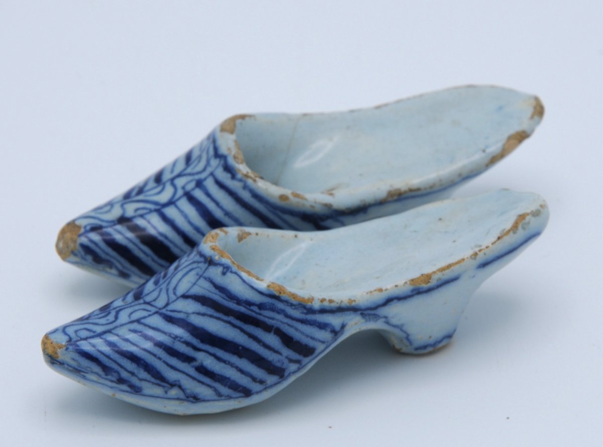 Delft - A Pair Of Dutch Delft Blue And White Slippers, 18th Century-photo-3