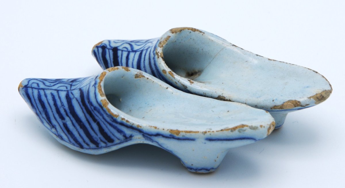 Delft - A Pair Of Dutch Delft Blue And White Slippers, 18th Century-photo-4