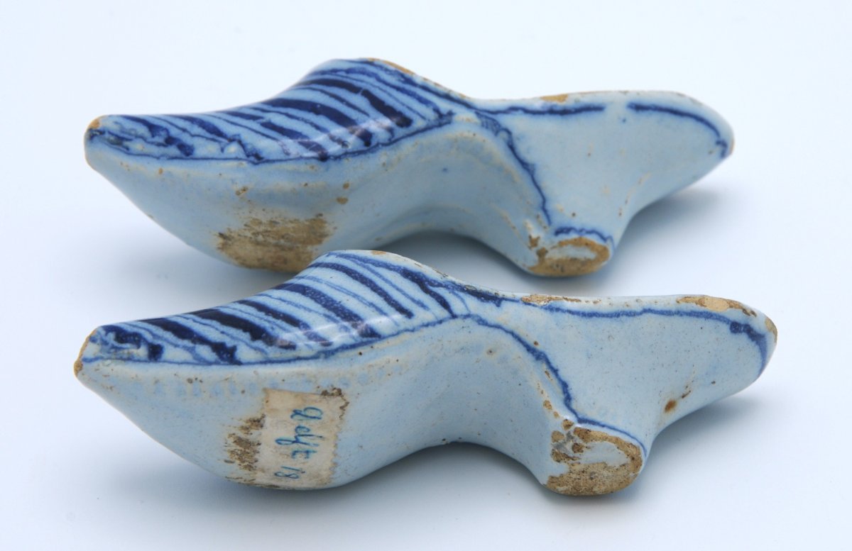 Delft - A Pair Of Dutch Delft Blue And White Slippers, 18th Century-photo-3