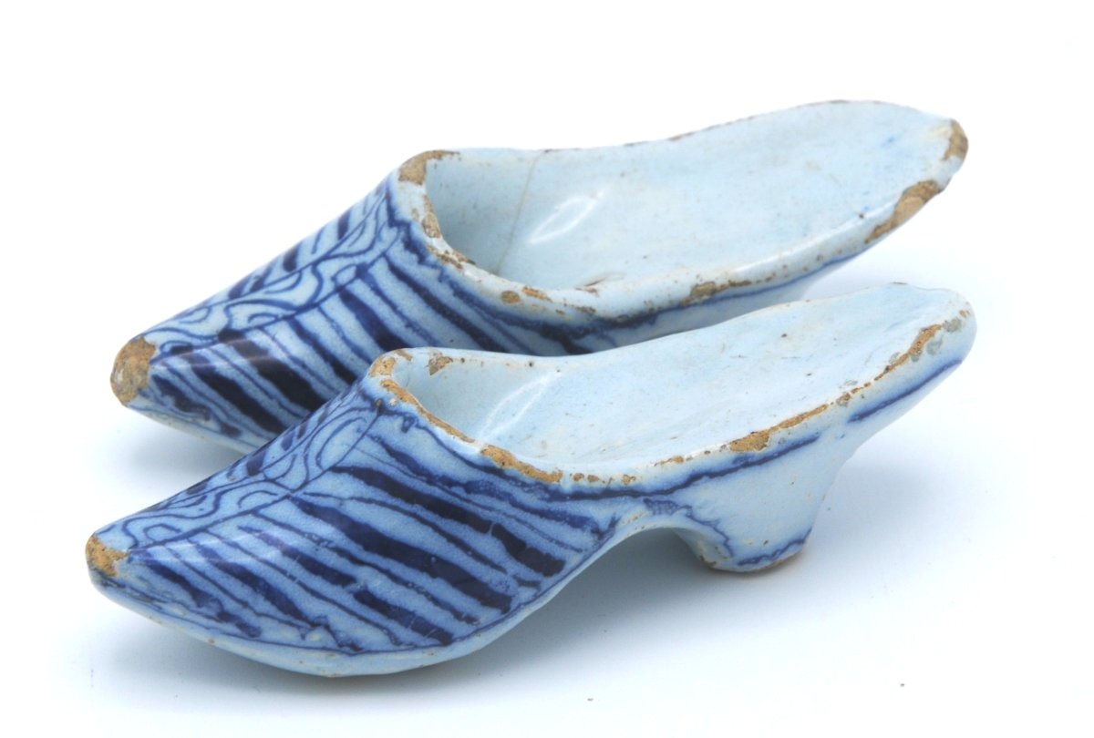 Delft - A Pair Of Dutch Delft Blue And White Slippers, 18th Century