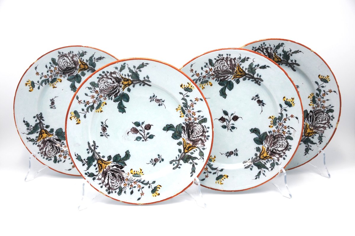 Set Of 4 Polychrome Delft Earthenware Plates With Floral Decoration, Mid-18th Century