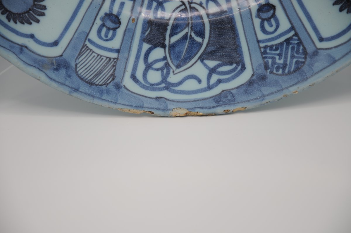 Grand plat en faïence de Delft en camaïeu bleu au canard, style Kraak-Wanli, fin du 17me siècle-photo-4