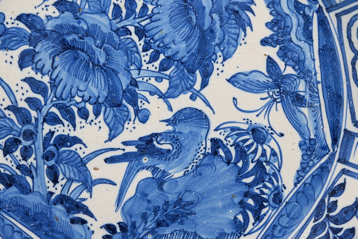 Grand plat en faïence de Delft, décor en camaïeu bleu de style Kraak-Wanli, fin du XVIIe siècle-photo-3