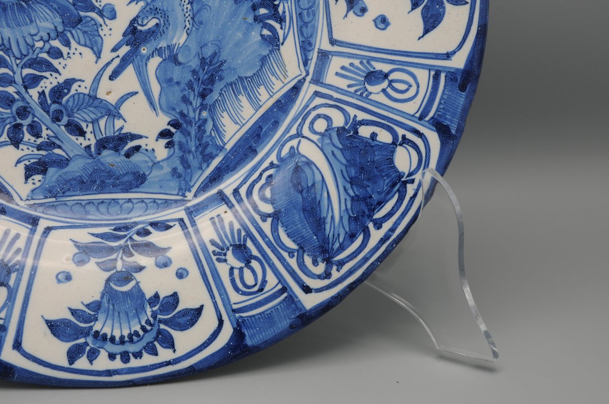 Grand plat en faïence de Delft, décor en camaïeu bleu de style Kraak-Wanli, fin du XVIIe siècle-photo-3