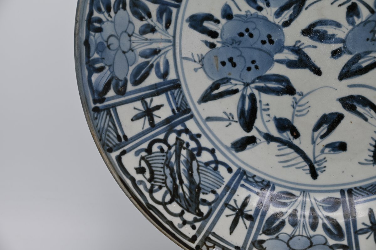 Antique Japanese Arita Blue And White Kraak-style Dish, Edo Period, Circa 1680-photo-3