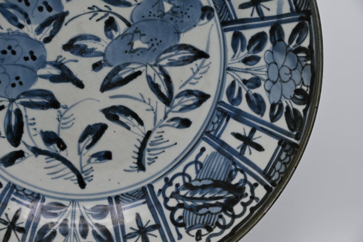 Antique Japanese Arita Blue And White Kraak-style Dish, Edo Period, Circa 1680-photo-1