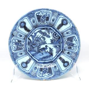 Grand plat en faïence de Delft en camaïeu bleu au canard, style Kraak-Wanli, fin du 17me siècle