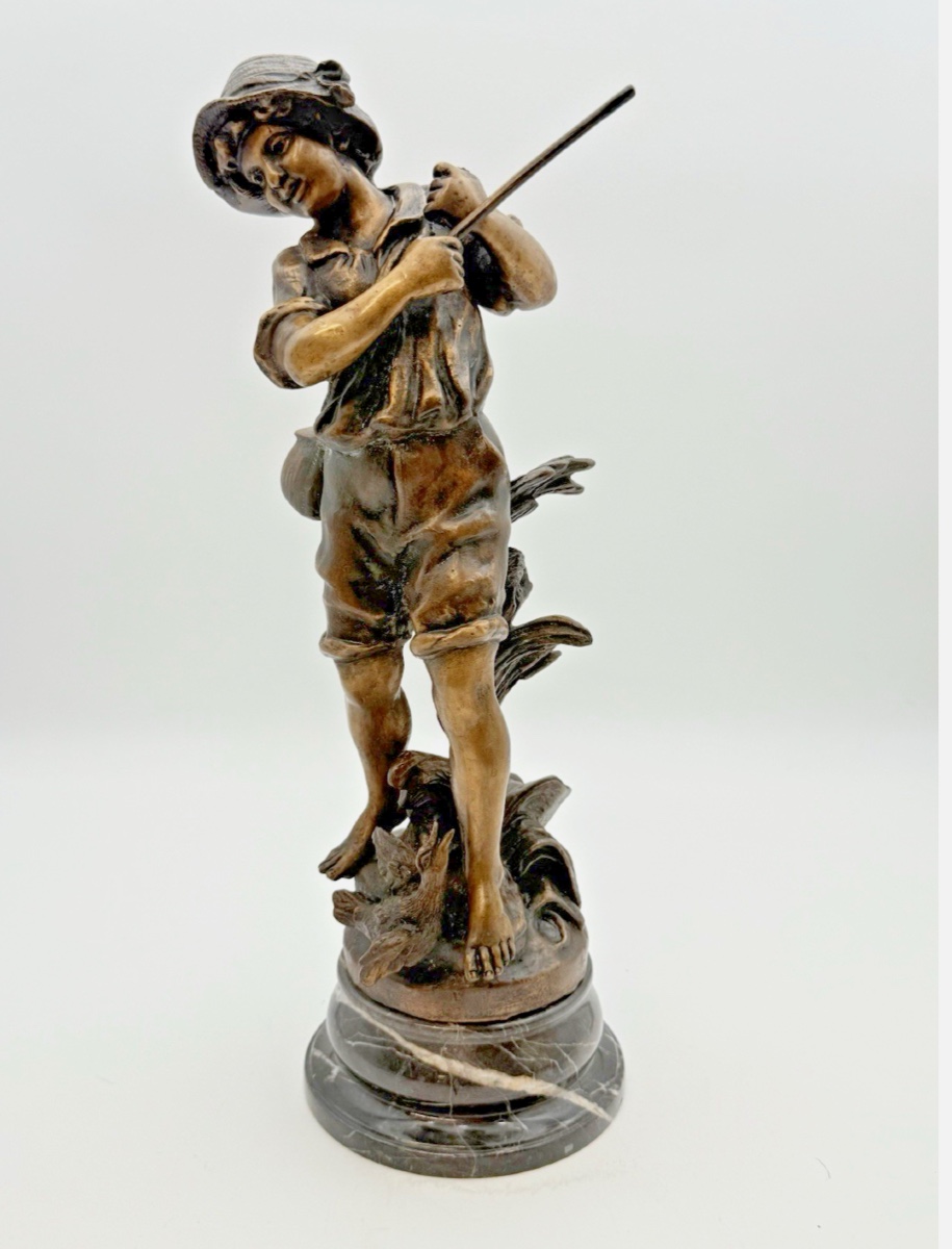 Statuette en bronze patiné – Jeune pêcheur – XIXe siècle