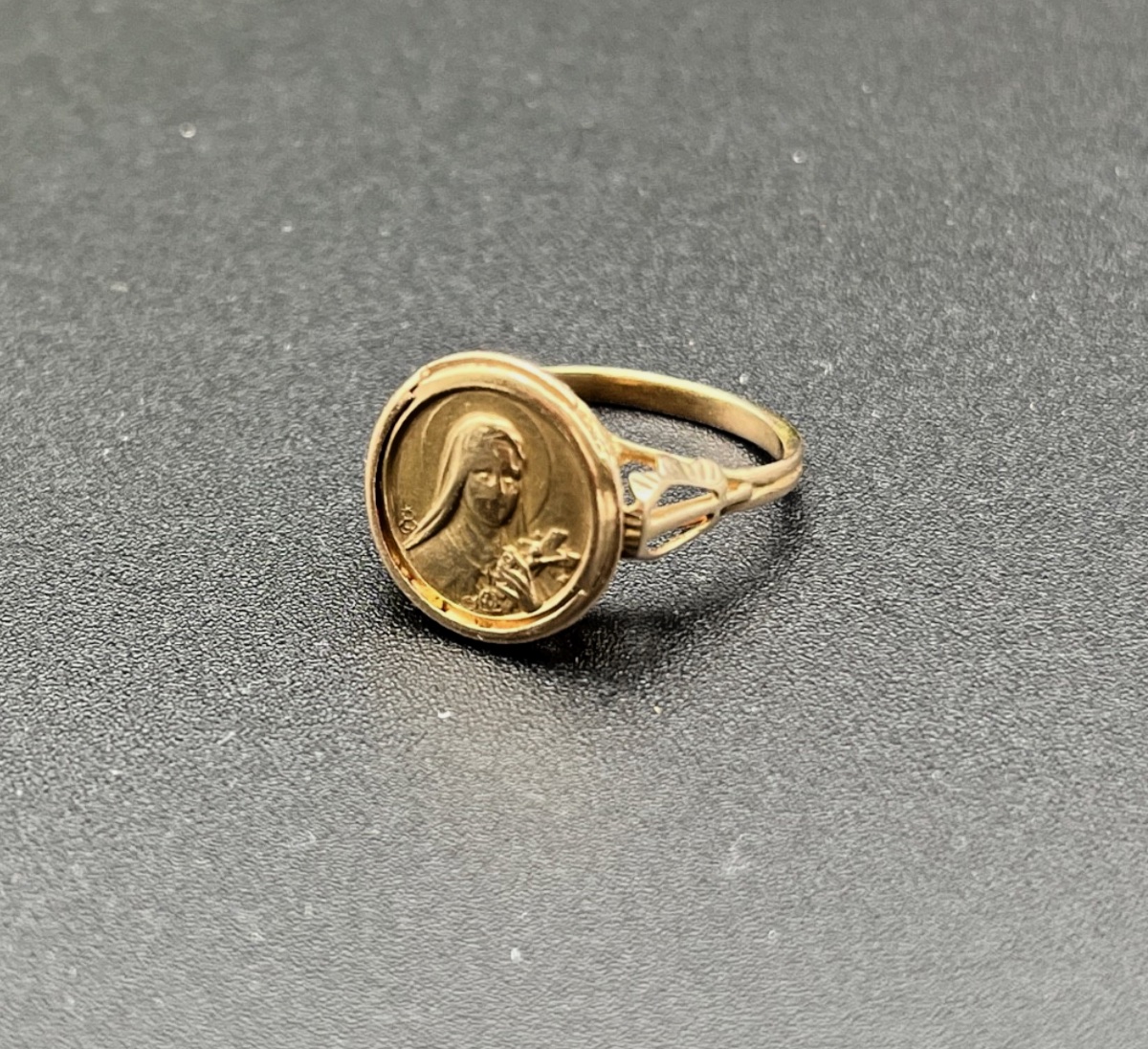 18k Yellow Gold Religious Ring -photo-4