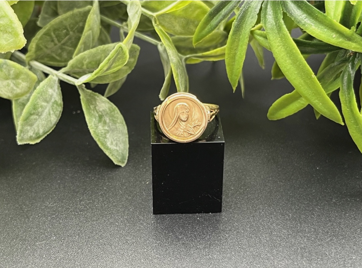 18k Yellow Gold Religious Ring 