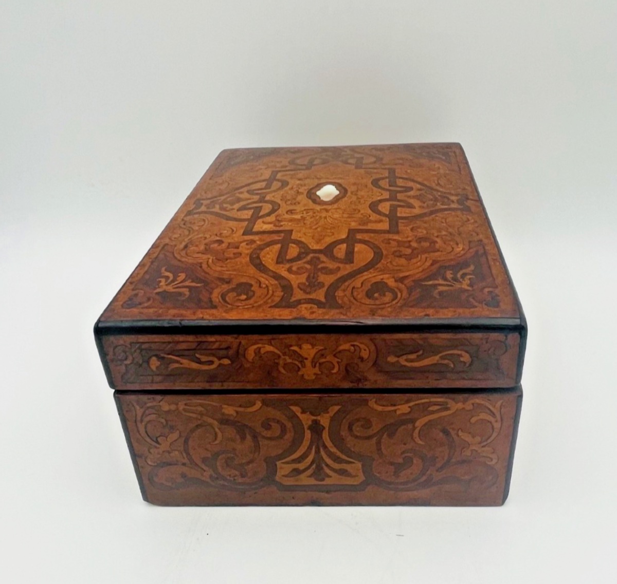 Boîte en bois marquetée avec nacre – Style Napoléon III – XIXe siècle -photo-4