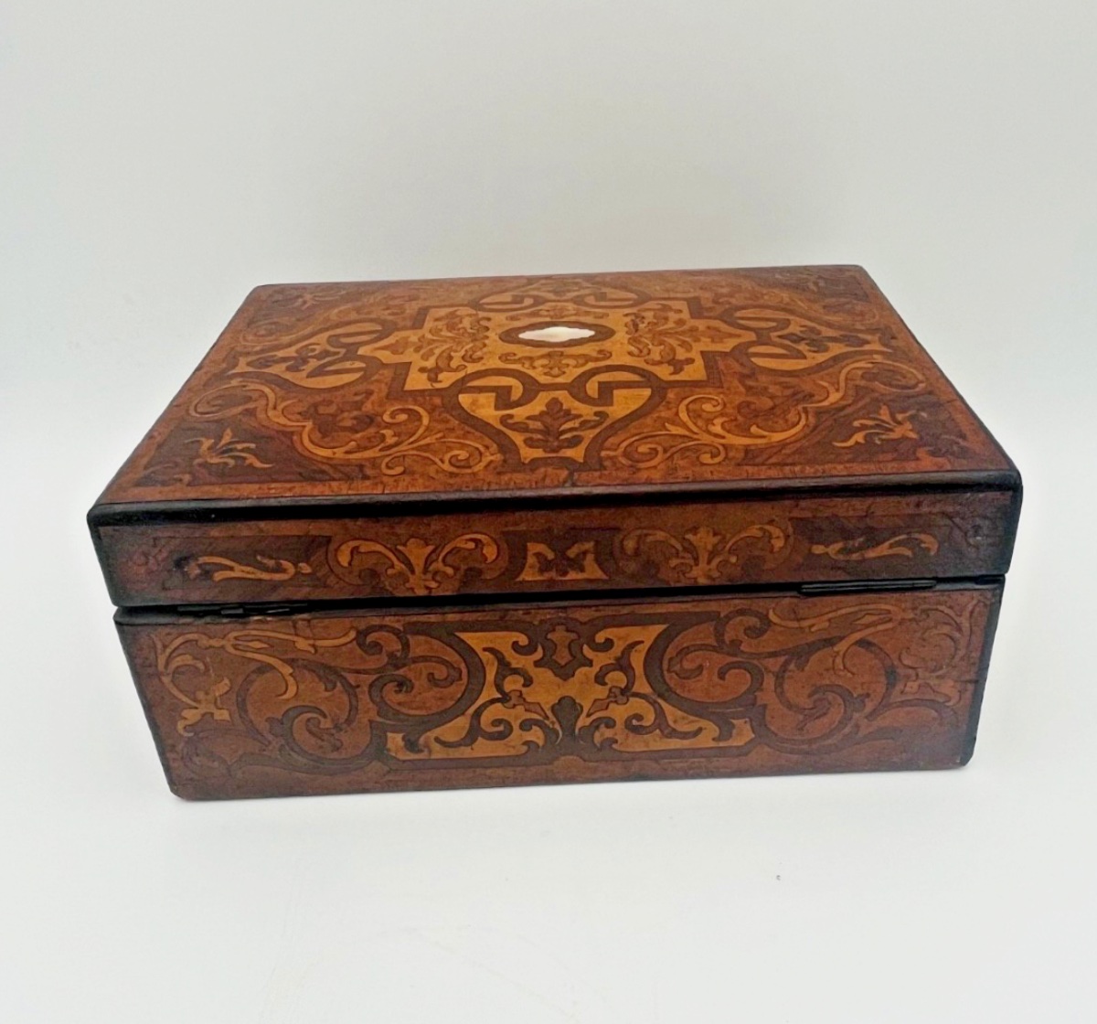 Boîte en bois marquetée avec nacre – Style Napoléon III – XIXe siècle -photo-1