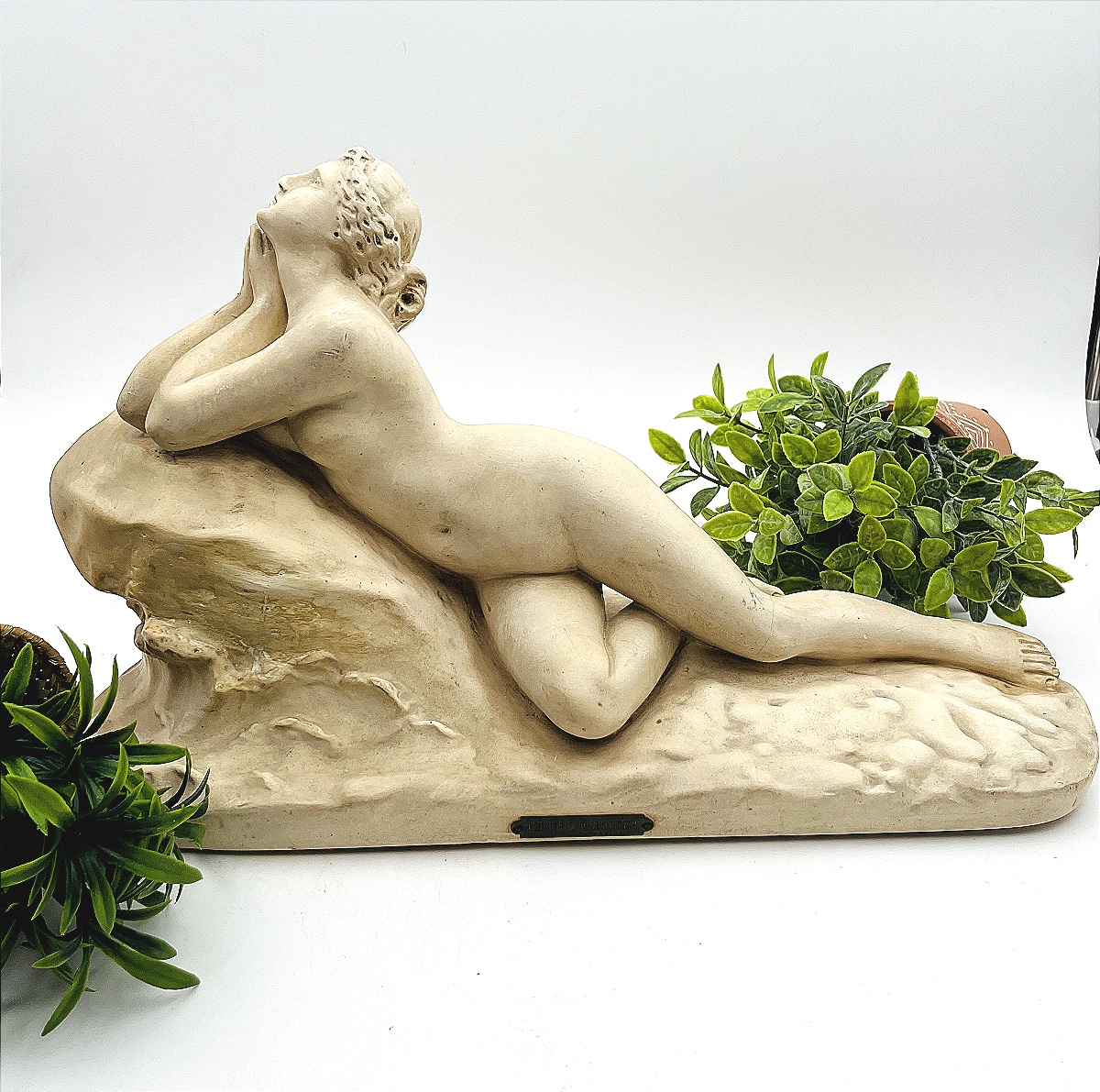 Sculpture en plâtre « Femme sur rocher » –par James Pradier