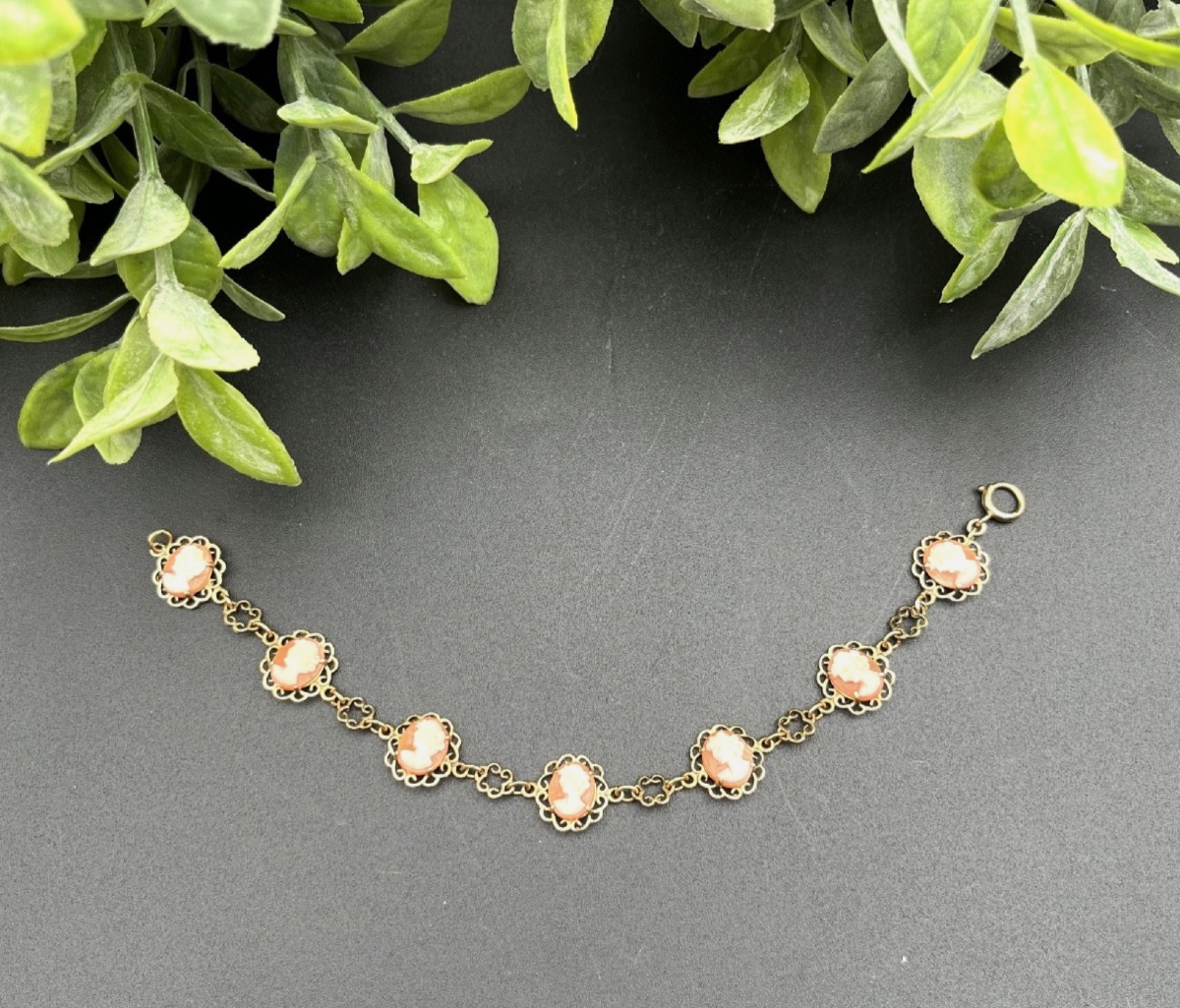 Bracelet camées en or jaune 9K (375/1000)