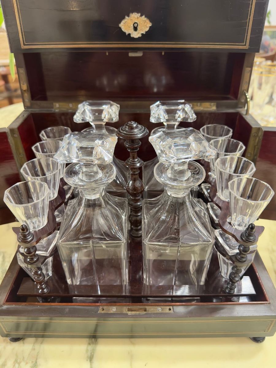 Coffret à liqueur ancien – style Napoléon III – 4 carafes + 15 verres-photo-2