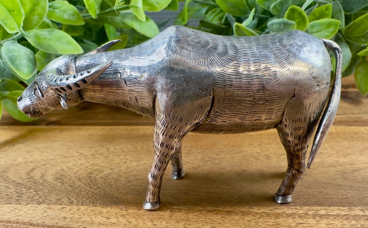 Sculpture buffle en argent massif