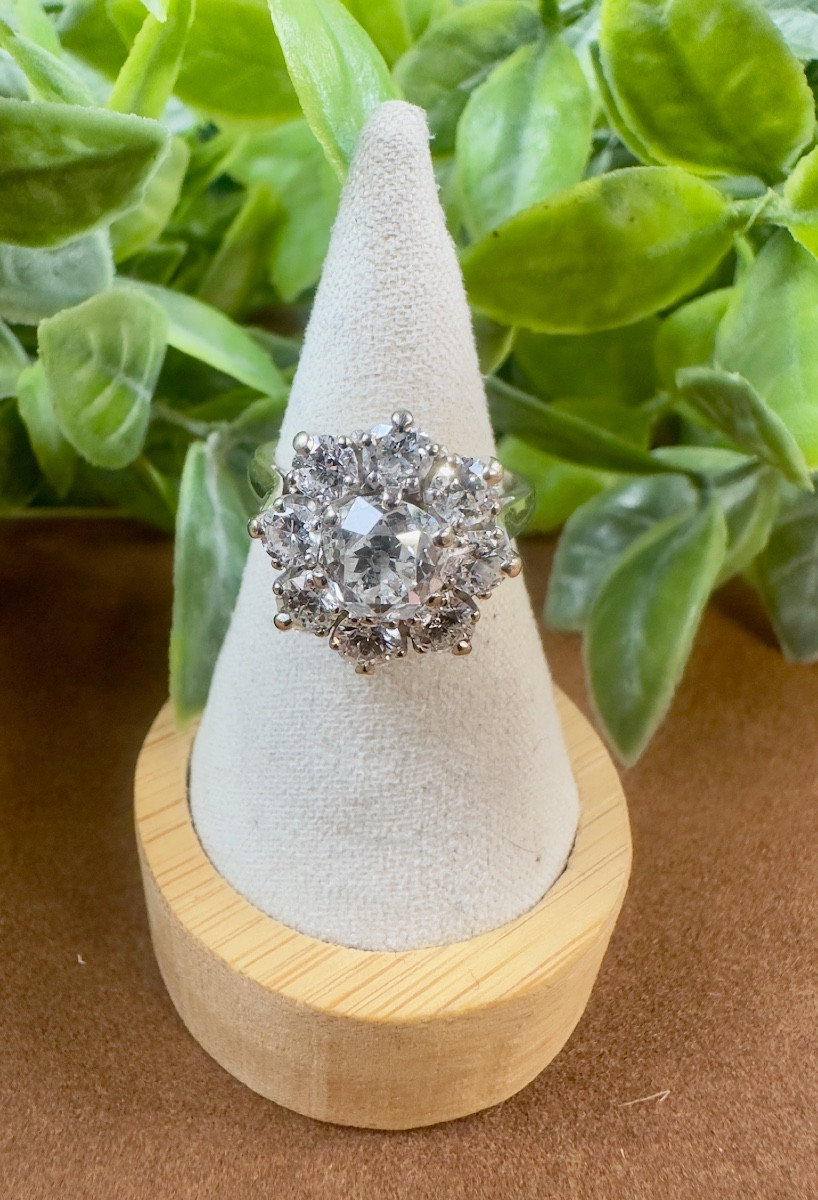 Daisy Ring In 18k Gold And Diamonds