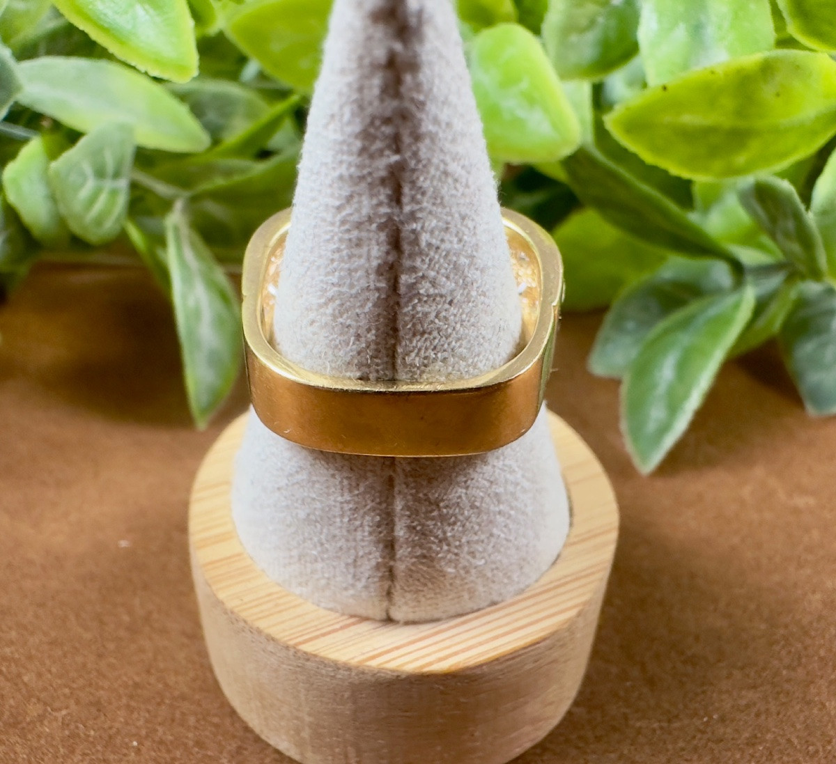 Square Ring In 18k Yellow Gold And Diamonds -photo-4