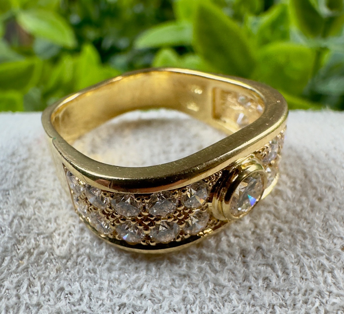 Square Ring In 18k Yellow Gold And Diamonds -photo-2