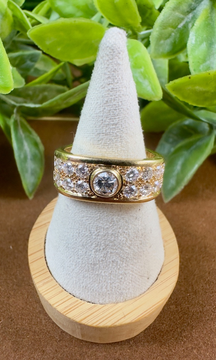 Square Ring In 18k Yellow Gold And Diamonds 