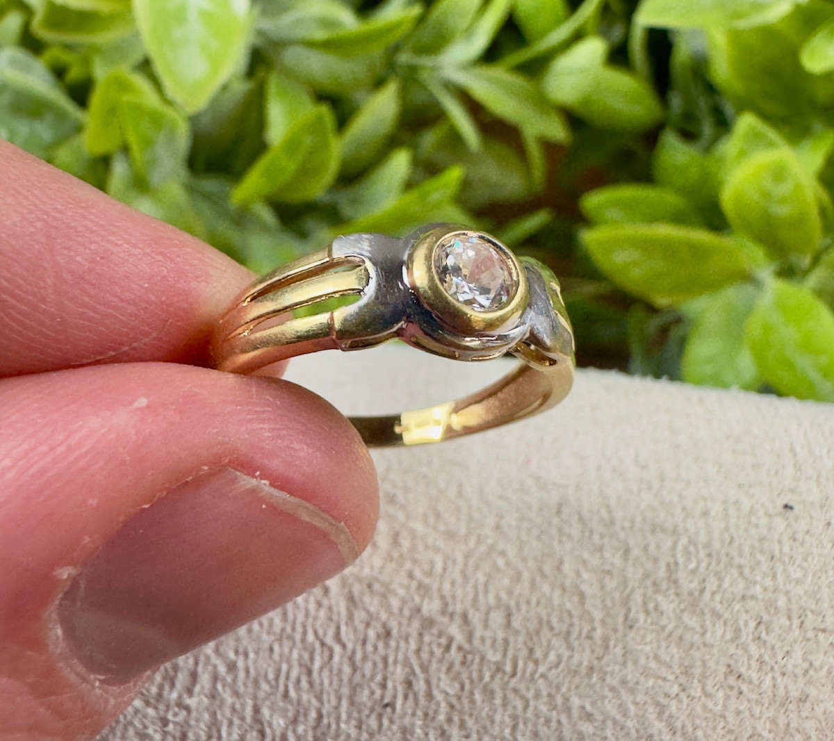 18k Yellow And White Gold Diamond Solitaire Ring -photo-4