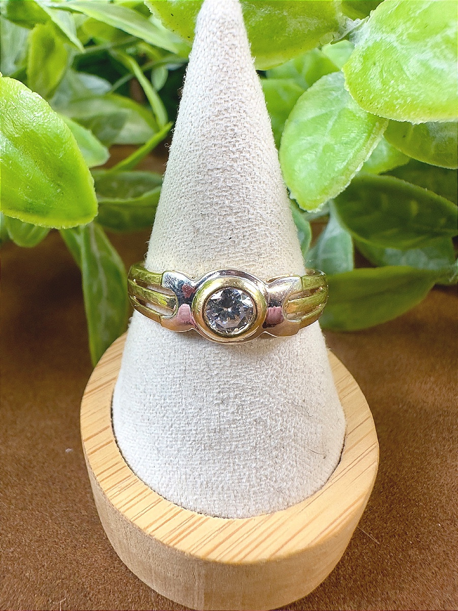 18k Yellow And White Gold Diamond Solitaire Ring 